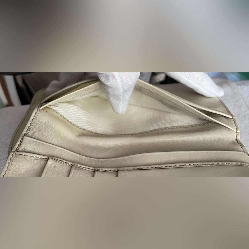 Miu Miu Vintage Authentic Cream Crocodile-Embossed Kiss-Lock/Snappy Snap Wallet - Picture 10 of 17